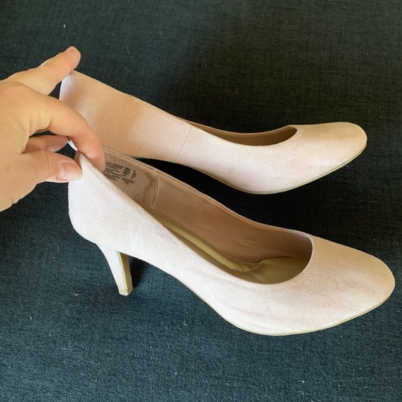 COPY - Light pink suede heels size 8
